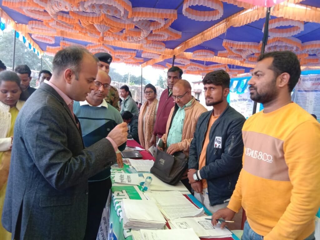 पालकोट प्रखंड के बघीमा पंचायत में लगे "आपकी योजना आपकी सरकार आपके द्वार" कार्यक्रम के तहत उपायुक्त ने किया शिविर का निरीक्षण। पालकोट प्रखंड के बघीमा पंचायत में लगे "आपकी योजना आपकी सरकार आपके द्वार" कार्यक्रम के तहत उपायुक्त ने किया शिविर का निरीक्षण।