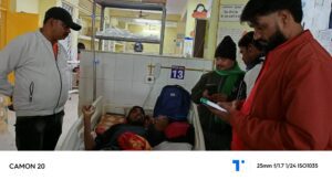 परेशान मरीज को मजदूर संगठन के पदाधिकारी ने रक्तदान कर किया सहयोग