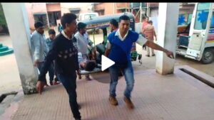 दो बाईकों की सीधी भिडंत में:तीन गंभीर रूप से घायल।