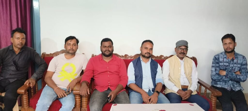 पुराना योजना का शिलान्यासकर सस्ती लोकप्रियता बटोर रहे हैं विधायक:- छोटू राजा पुराना योजना का शिलान्यासकर सस्ती लोकप्रियता बटोर रहे हैं विधायक:- छोटू राजा