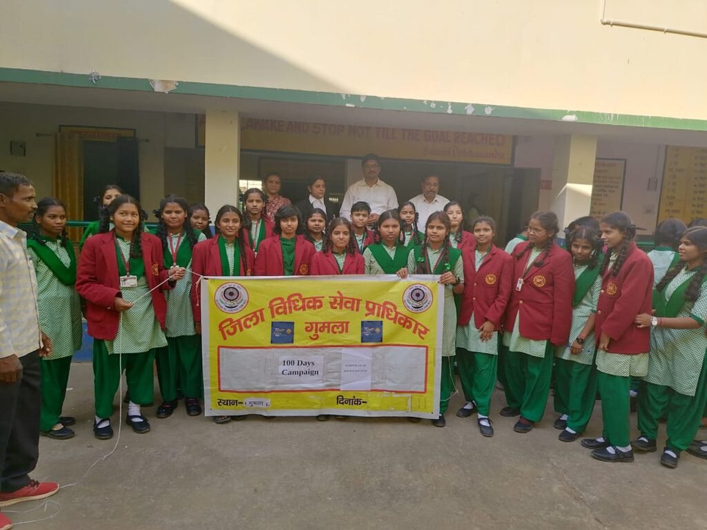 डालसा द्वारा कस्तूरबा गांधी बालिका विद्यालय को ' बेस्ट लीगल एड एजुकेशनल इंस्टीट्यूशन' के तौर पर किया गया सम्मानित।