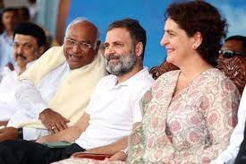 कांग्रेस नेता खड़गे, राहुल व प्रियंका ने राजस्थान में मतदाताओं से वोट करने का किया आग्रह कांग्रेस नेता खड़गे, राहुल व प्रियंका ने राजस्थान में मतदाताओं से वोट करने का किया आग्रह