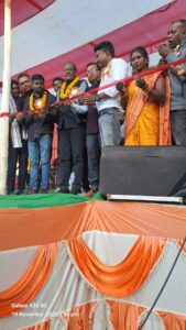 बसिया प्रखंड का बम्बयारी में डाईर जतरा का उद्घाटन विधायक जिगा सुसारन होरों ने फीता काट कर किया.