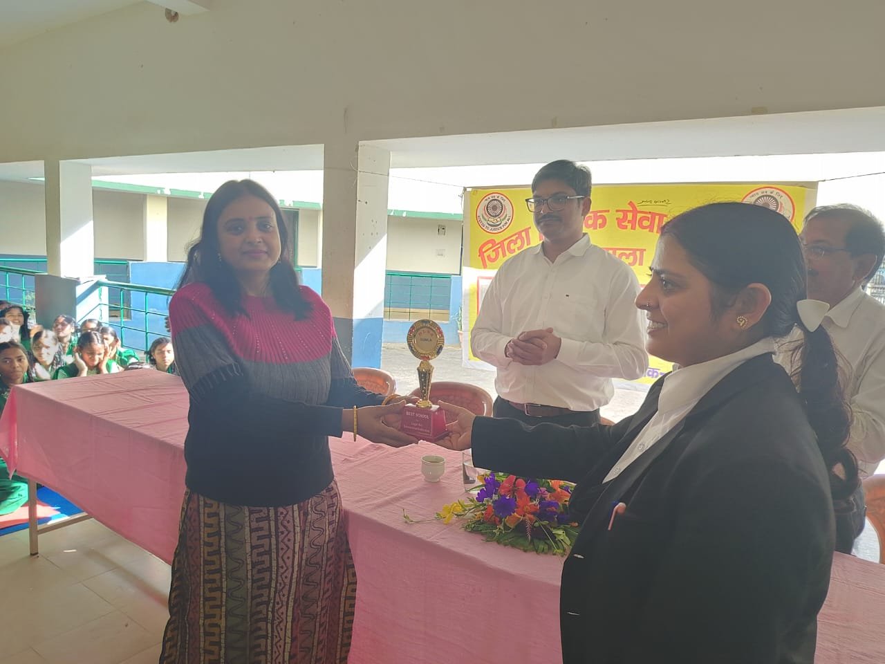 डालसा द्वारा कस्तूरबा गांधी बालिका विद्यालय को ' बेस्ट लीगल एड एजुकेशनल इंस्टीट्यूशन' के तौर पर किया गया सम्मानित।