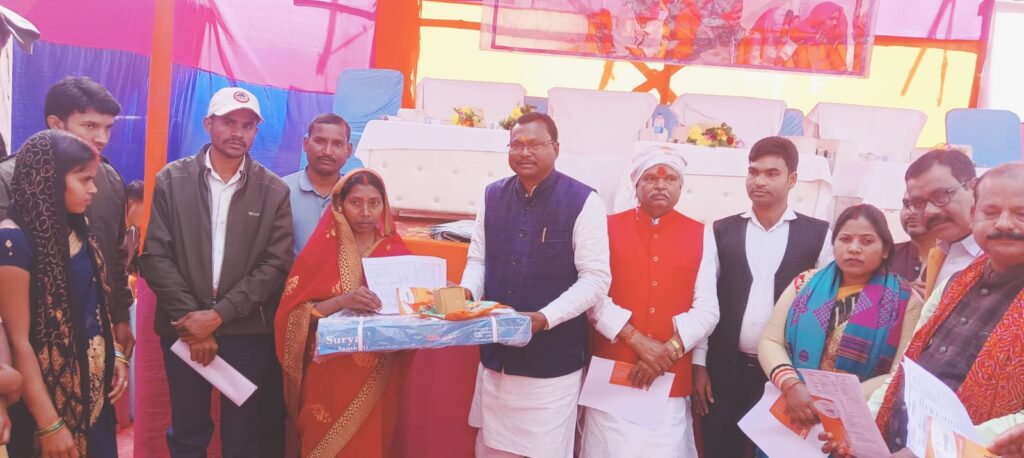 मनिका: विकसित भारत संकल्प यात्रा का किया आयोजन मनिका: विकसित भारत संकल्प यात्रा का किया आयोजन