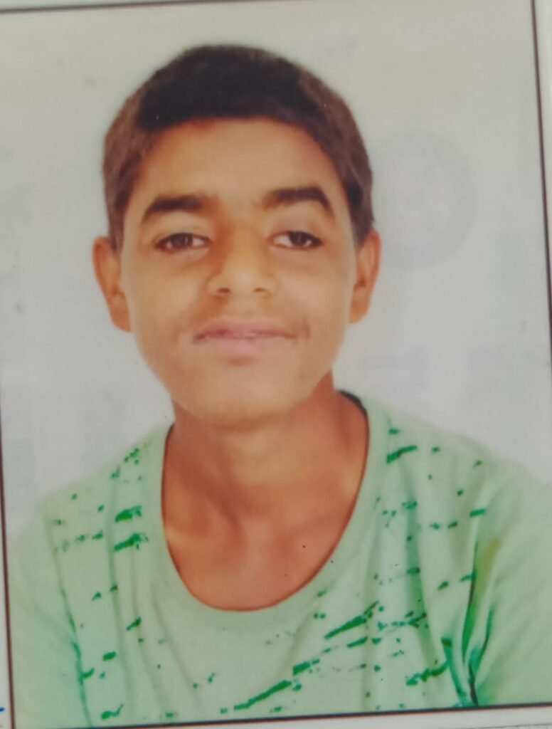 सर्वजन पेंशन योजना के लाभ से रियाज अली अपने मानसिक रूप से बीमार पुत्र इमरान का करवा सकेंगे बेहतर इलाज।