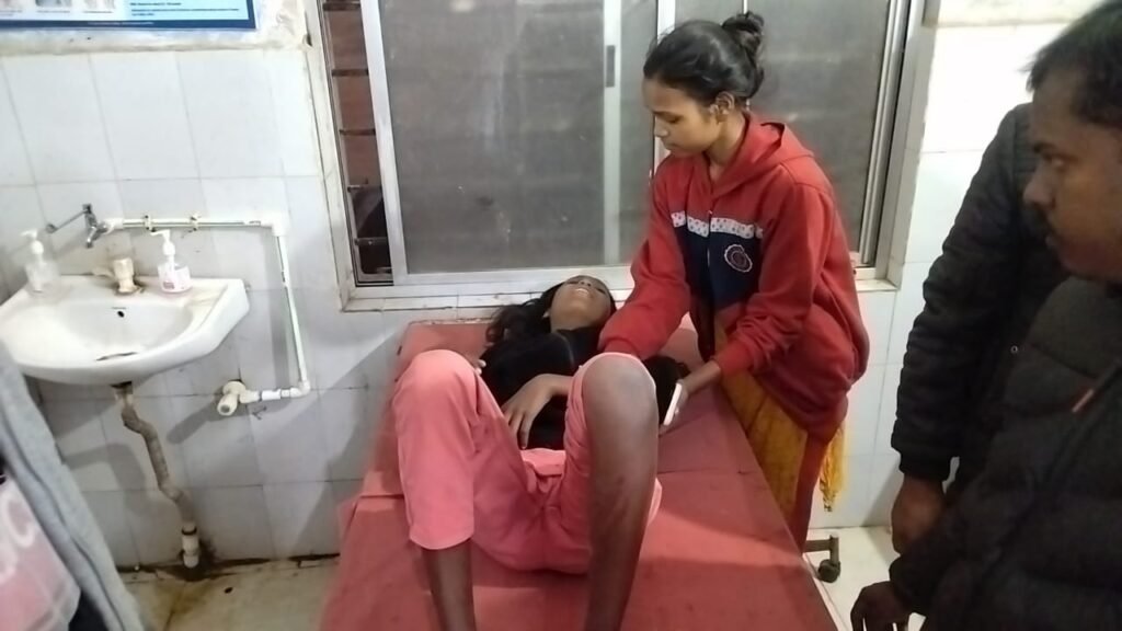 नशे में धुत स्कूटी चालक ने दो स्कूली छात्रा को मारी जोरदार टक्कर: दोनों हुए गंभीर रूप से घायल