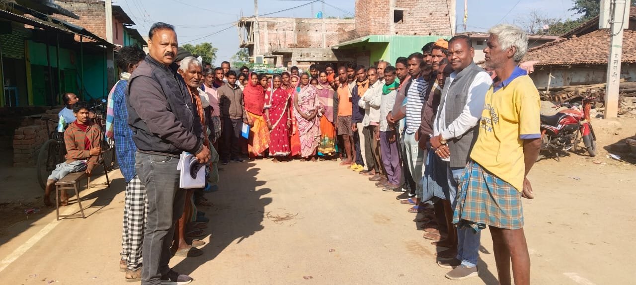 रोड नहीं तो वोट नहीं बात सुनकर पंचायत कसीरा के ग्रामीणों की समस्याओं से अवगत होने पहुंचे:चैतु उरॉव कोंग्रेस जिलाध्यक्ष रोड नहीं तो वोट नहीं बात सुनकर पंचायत कसीरा के ग्रामीणों की समस्याओं से अवगत होने पहुंचे:चैतु उरॉव कोंग्रेस जिलाध्यक्ष