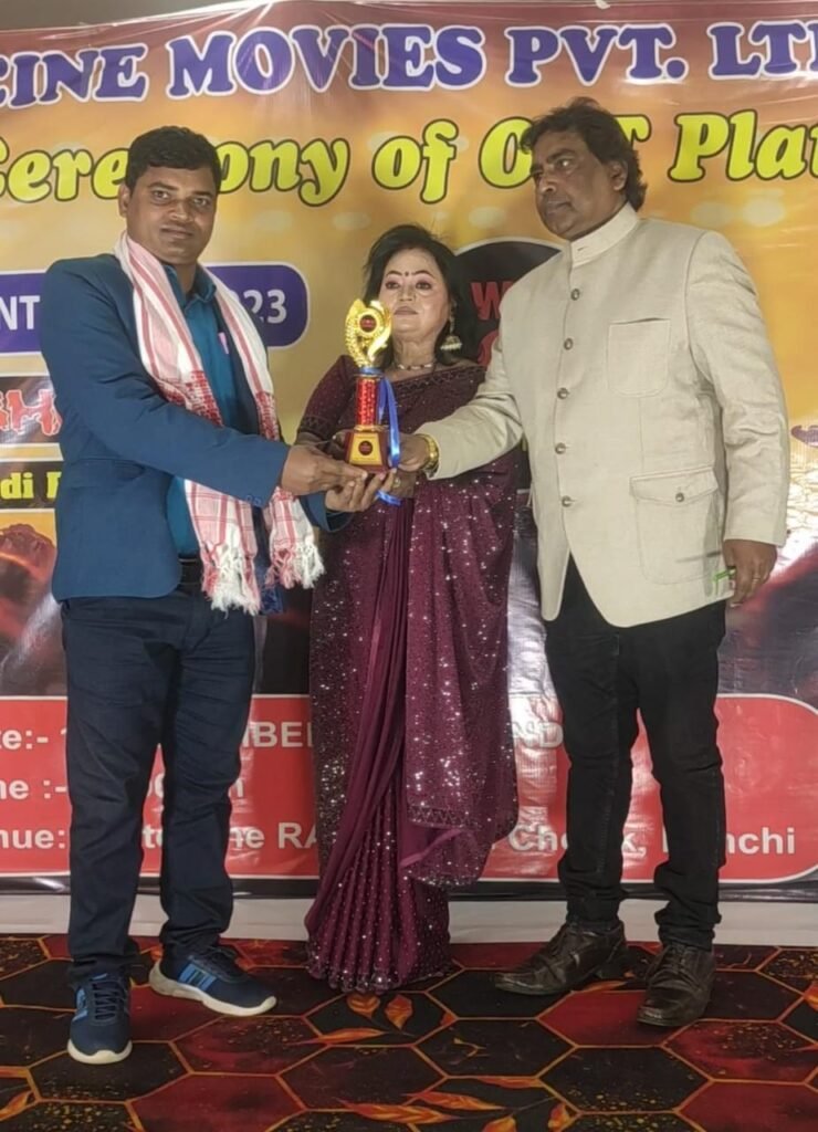 अपनी मिट्टी व भाषा से जुड़े रहना आवश्यक रविकांत अपनी मिट्टी व भाषा से जुड़े रहना आवश्यक रविकांत