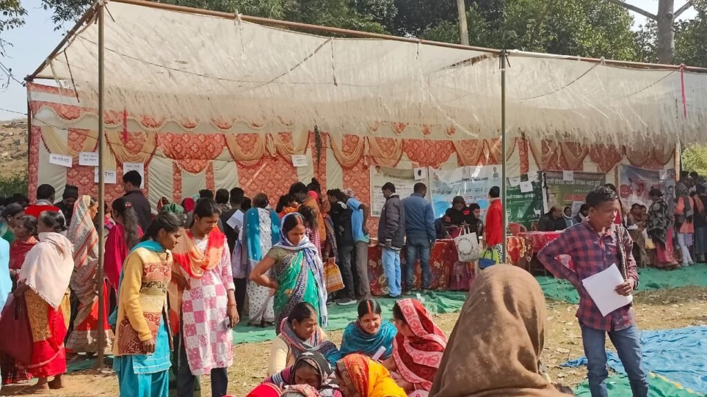आपकी योजना, आपकी सरकार आपके द्वार कार्यक्रम के तहत लगे शिवोरों में हजारों आवेदकों की समस्याओं का किया जा रहा निवारण आपकी योजना, आपकी सरकार आपके द्वार कार्यक्रम के तहत लगे शिवोरों में हजारों आवेदकों की समस्याओं का किया जा रहा निवारण