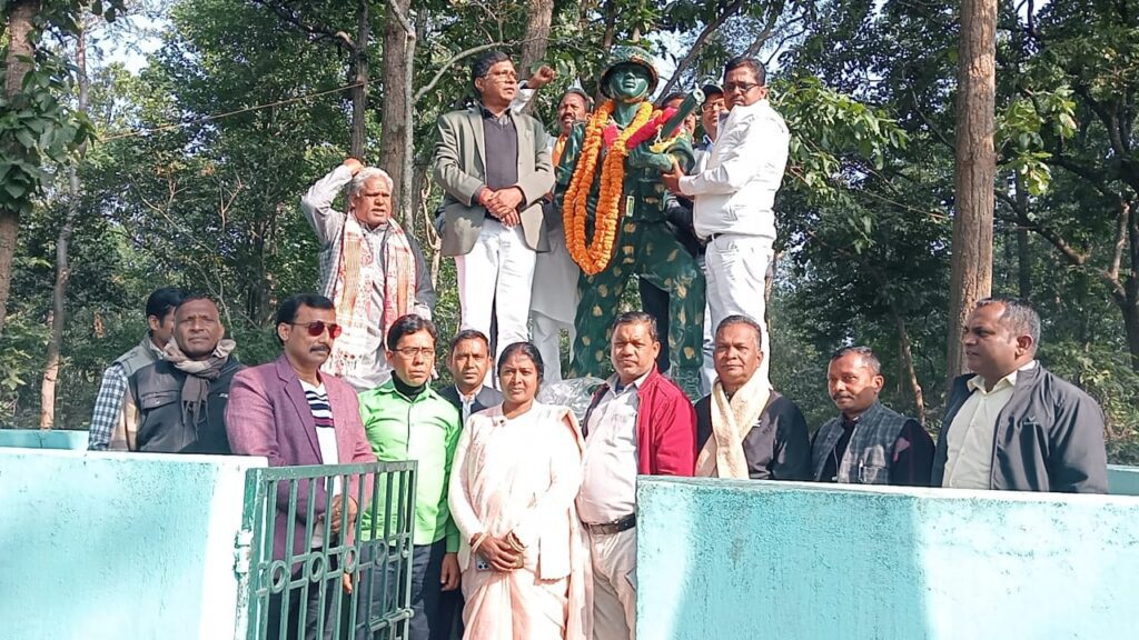 कारगिल सहीद रघुवीर प्रसाद मेहता और राजेश मिंज की प्रतिमा को किया गया माल्यार्पण, कारगिल सहीद रघुवीर प्रसाद मेहता और राजेश मिंज की प्रतिमा को किया गया माल्यार्पण,