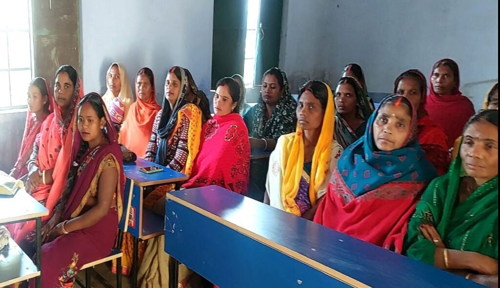 कन्या मध्य विद्यालय धुरकी मे रसोइया संयोजिका संघ ने किया बैठक आगामी फ़रवरी महीने में अनिश्चितकालीन धरना-प्रदर्शन मे दिल्ली जाने का किया अह्वान