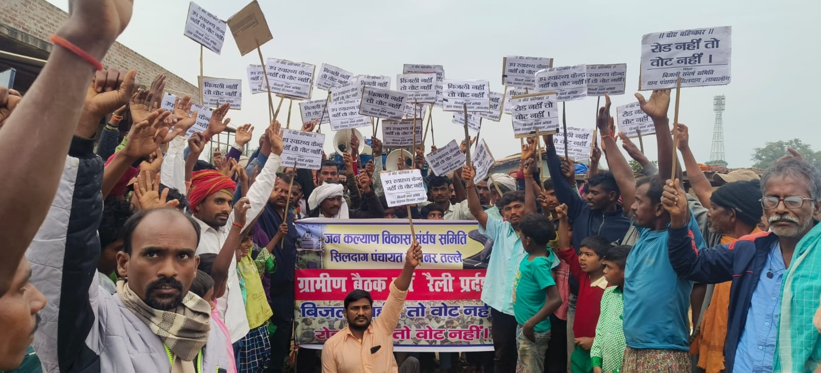 बिजली पानी और मूलभूत सुविधाएं को लेकर विधायक से मिले मजदूर नेता
