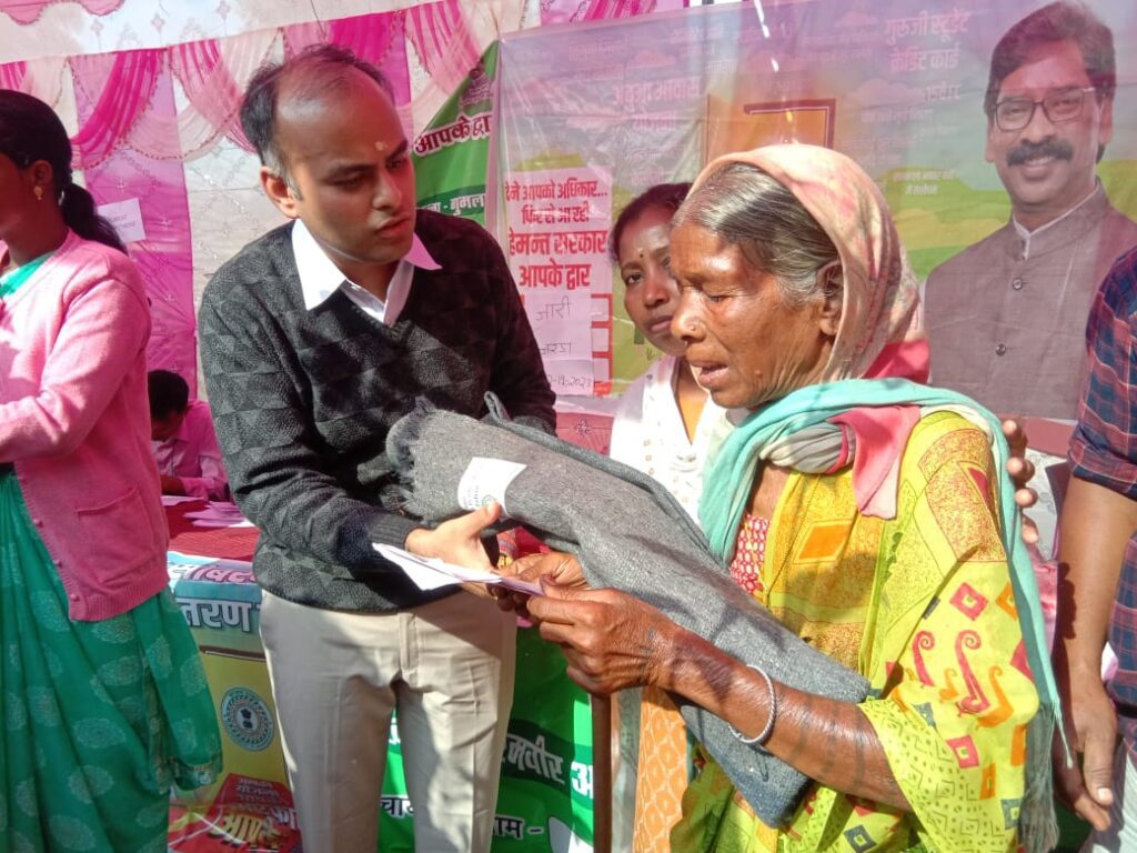 उपायुक्त ने जारी प्रखंड के जरडा पंचायत में लगे आपकी योजना आपकी सरकार आपके द्वार शिविर का किया निरीक्षण. उपायुक्त ने जारी प्रखंड के जरडा पंचायत में लगे आपकी योजना आपकी सरकार आपके द्वार शिविर का किया निरीक्षण.