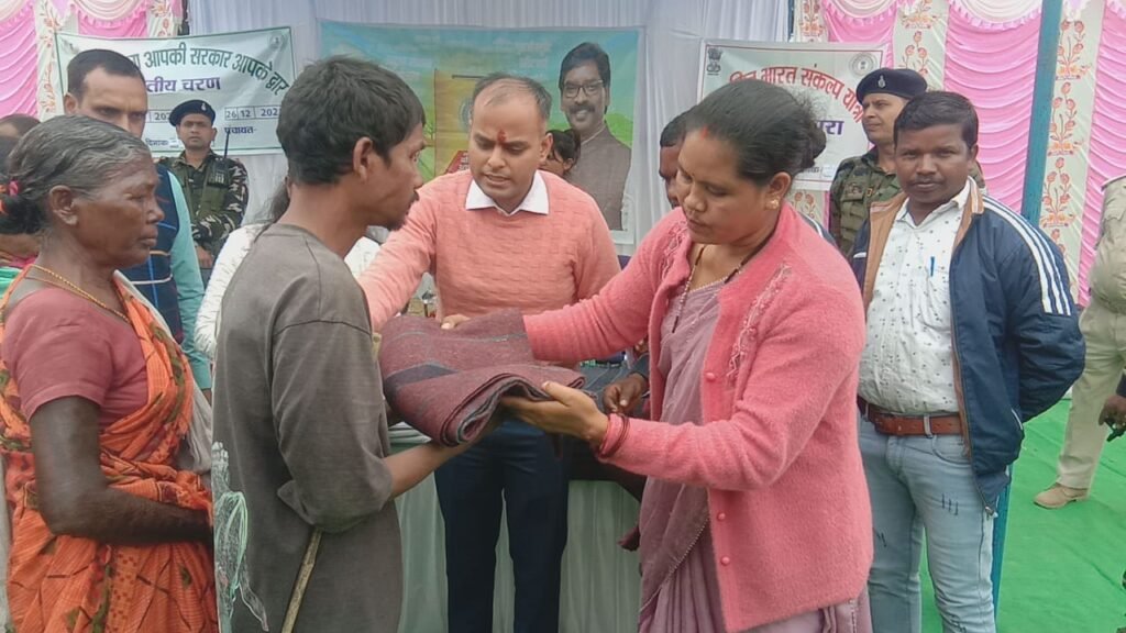 घाघरा प्रखंड के चुन्दरी पंचायत में लगे आपकी योजना आपकी सरकार आपके द्वार शिविर का किया निरीक्षण घाघरा प्रखंड के चुन्दरी पंचायत में लगे आपकी योजना आपकी सरकार आपके द्वार शिविर का किया निरीक्षण