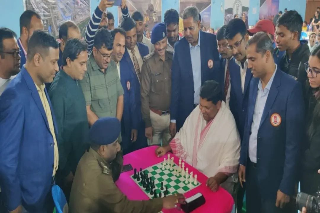 दुमका में आयोजित राष्ट्रीय शतरंज टूर्नामेंट में हेमंत सोरेन के बेटे ने लिया हिस्सा दुमका में आयोजित राष्ट्रीय शतरंज टूर्नामेंट में हेमंत सोरेन के बेटे ने लिया हिस्सा