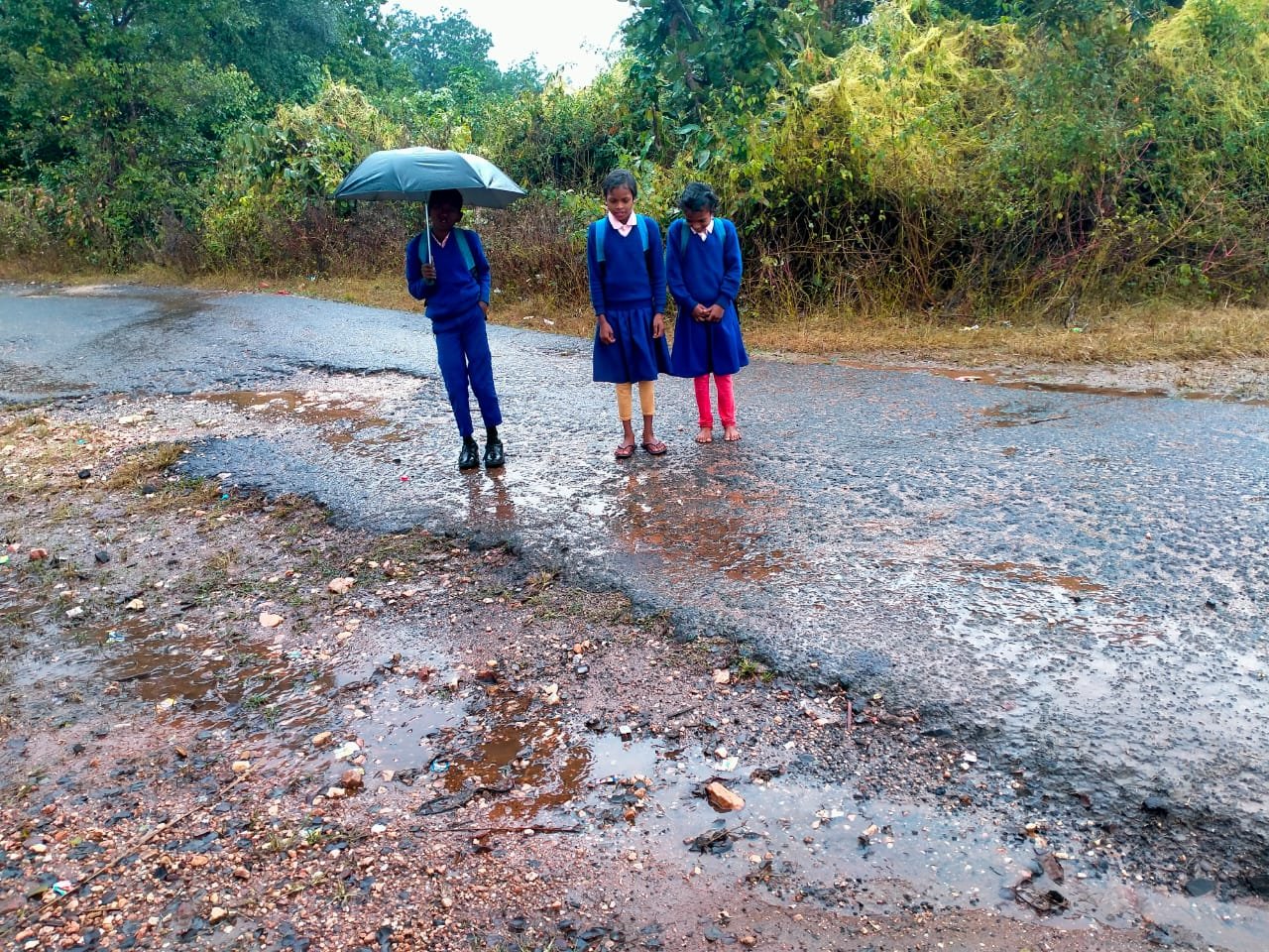 स्कूलों में छुट्टी करने की मांग, मुख्यमंत्री हेमंत सोरेन को ट्वीट कर माकपा ने की। स्कूलों में छुट्टी करने की मांग, मुख्यमंत्री हेमंत सोरेन को ट्वीट कर माकपा ने की।