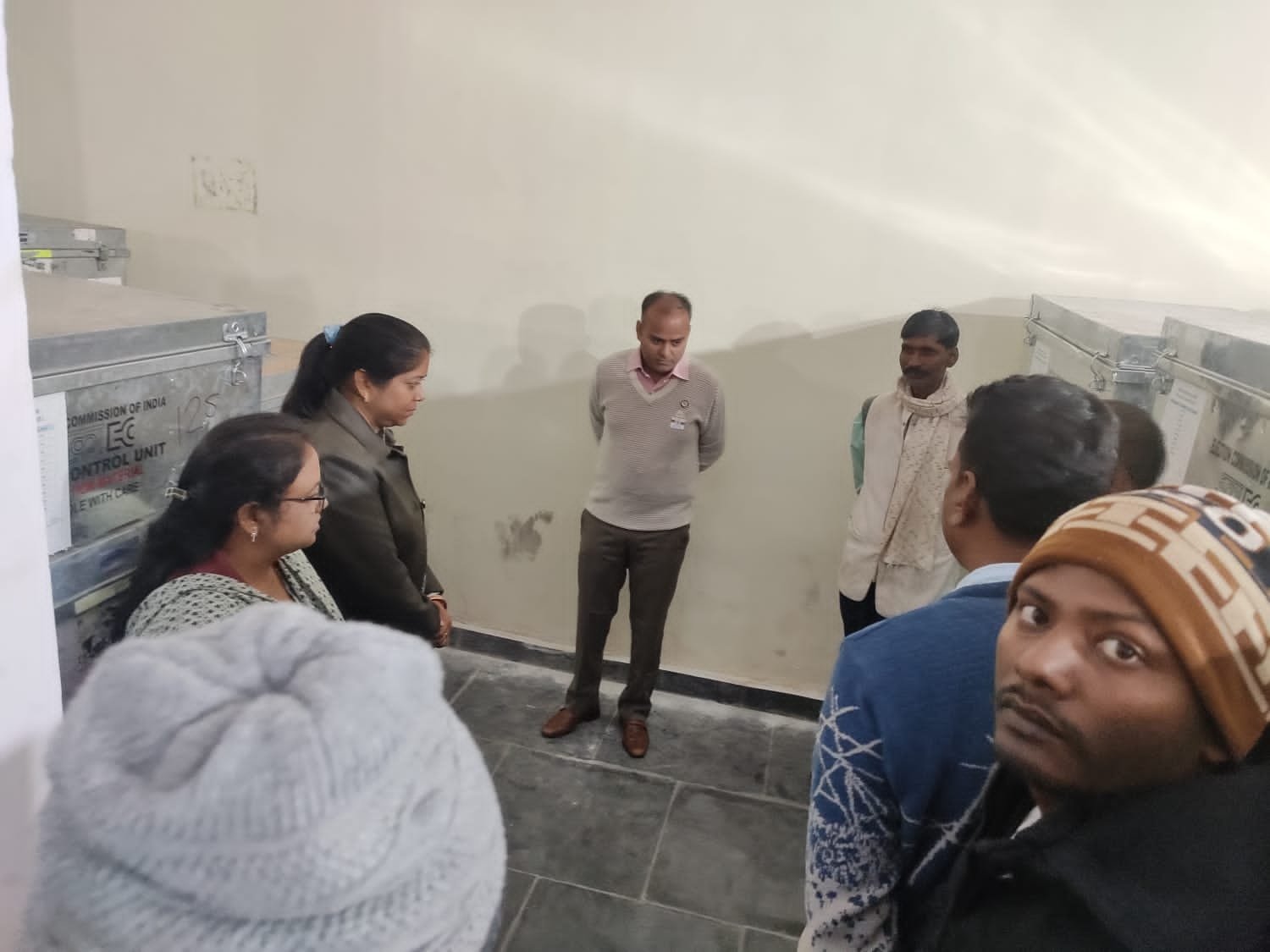 Gumla:उपायुक्त ने किया ईवीएम वेयर हाउस का निरीक्षण। Gumla:उपायुक्त ने किया ईवीएम वेयर हाउस का निरीक्षण।