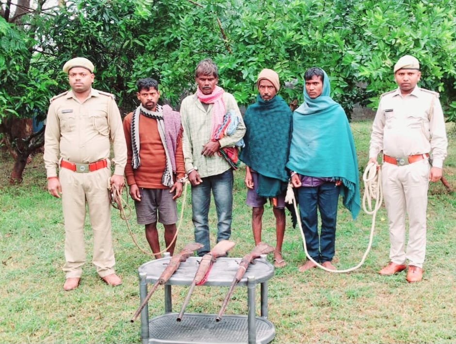 गारू:तीन देशी बन्दूक के साथ चार शिकारी गिरफ्तार गारू:तीन देशी बन्दूक के साथ चार शिकारी गिरफ्तार