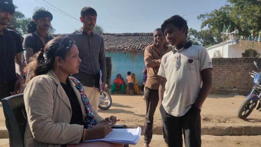 स्कूली छात्रों को मजदूर बताकर की जा रही है मनरेगा में अवैध निकासी स्कूली छात्रों को मजदूर बताकर की जा रही है मनरेगा में अवैध निकासी