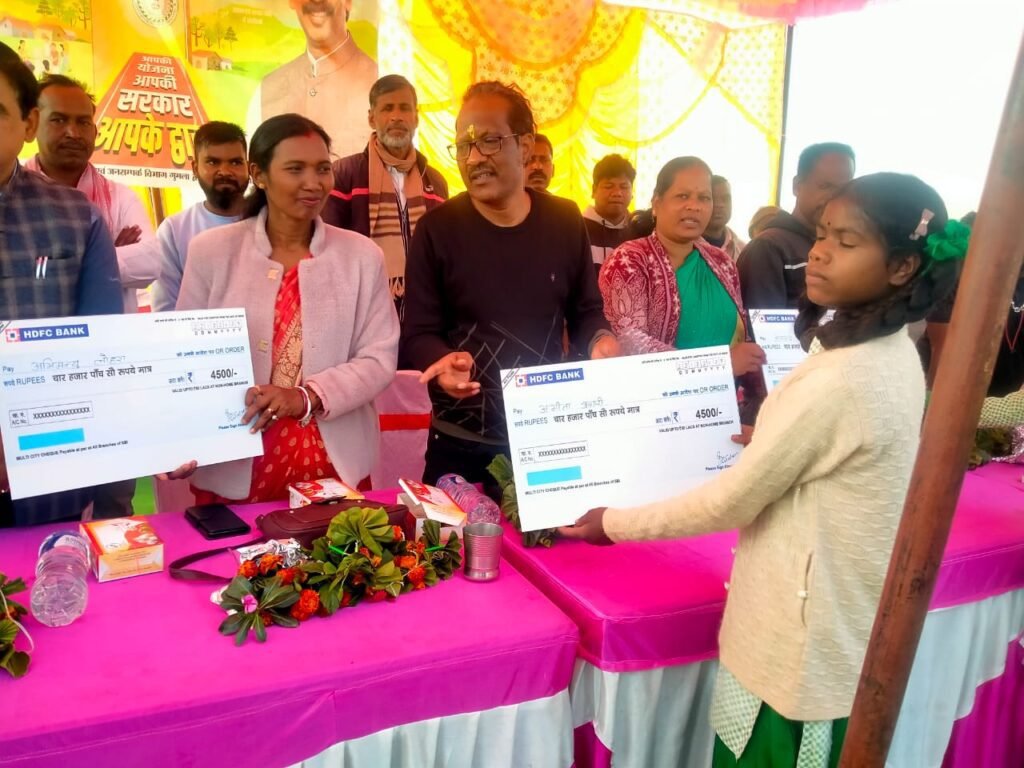 सुपा एवं लरंगो पंचायत में आपकी योजना आपकी सरकार आपके द्वार कार्यक्रम में विधायक जिगा मुंडा हुए शामिल