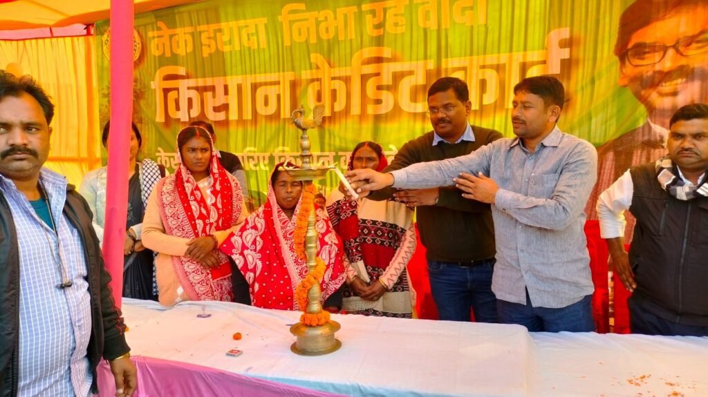 आपकी योजना-आपकी सरकार-आपके द्वार कार्यक्रम के तहत घुटवा पंचायत भवन में परी संपतियो का किया गया वितरण आपकी योजना-आपकी सरकार-आपके द्वार कार्यक्रम के तहत घुटवा पंचायत भवन में परी संपतियो का किया गया वितरण