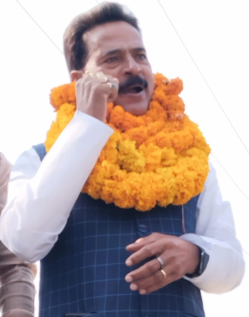 शीतलहर को देखते हुए चौक चौराहें पर अलाव की व्यवस्था की जाए:-राजन मेहता शीतलहर को देखते हुए चौक चौराहें पर अलाव की व्यवस्था की जाए:-राजन मेहता