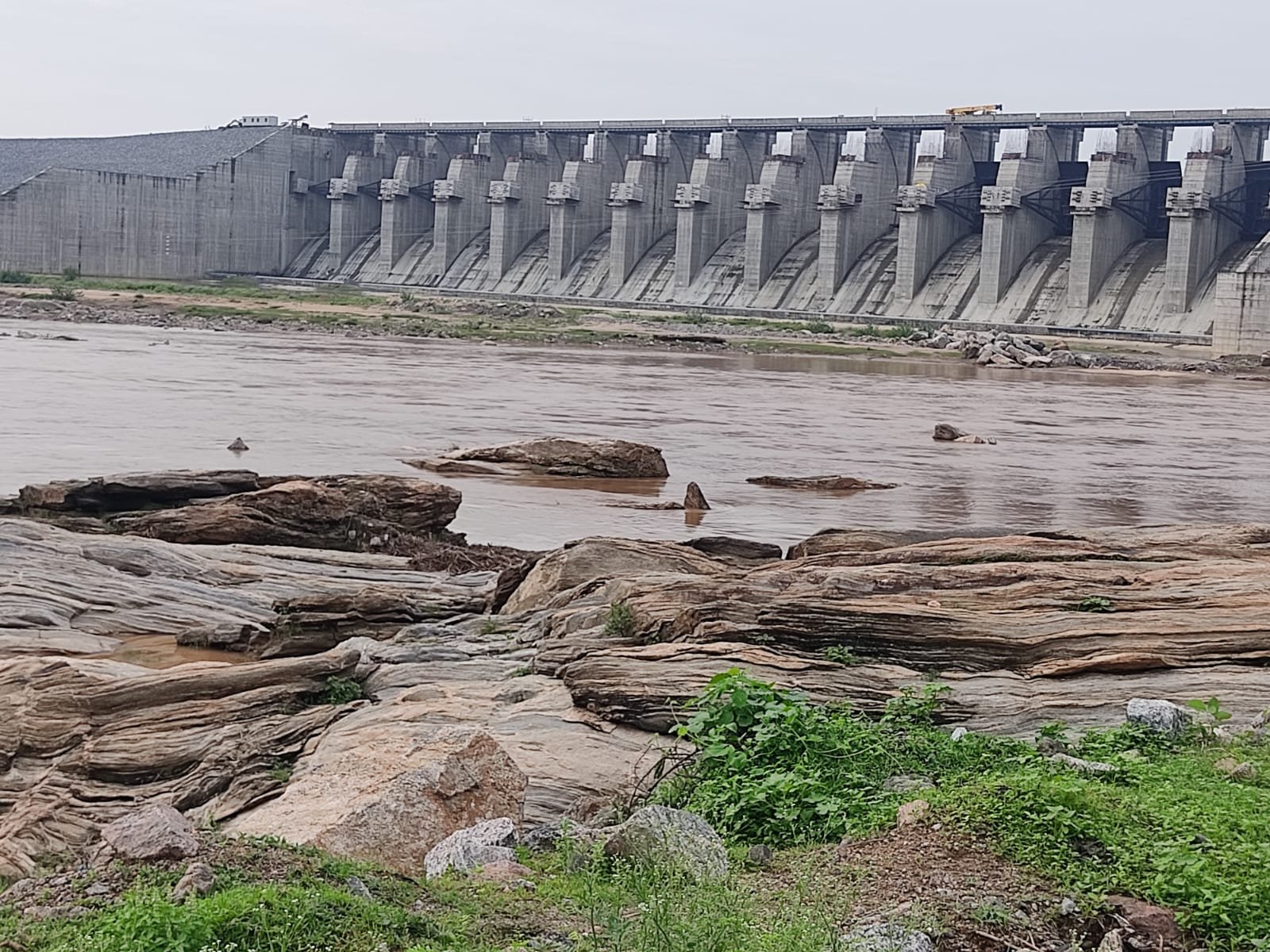 पिकनिक स्पॉट के लिए खुशनुमा स्थल झारखंड और छत्तीसगढ़ के सीमा पर स्थित अमवार डैम पर जुटे शैलानी पिकनिक स्पॉट के लिए खुशनुमा स्थल झारखंड और छत्तीसगढ़ के सीमा पर स्थित अमवार डैम पर जुटे शैलानी