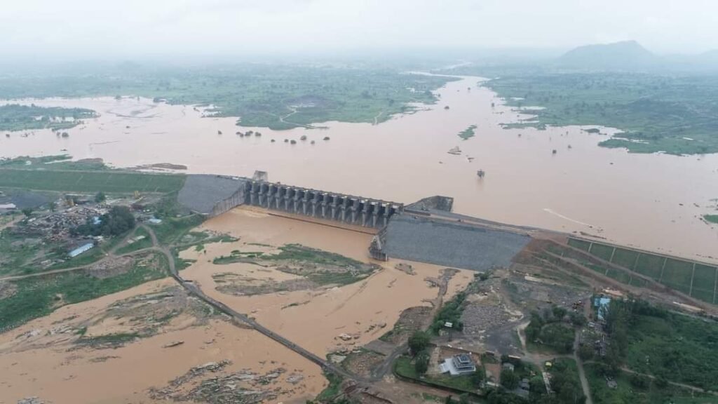 पिकनिक स्पॉट के लिए खुशनुमा स्थल झारखंड और छत्तीसगढ़ के सीमा पर स्थित अमवार डैम पर जुटे शैलानी पिकनिक स्पॉट के लिए खुशनुमा स्थल झारखंड और छत्तीसगढ़ के सीमा पर स्थित अमवार डैम पर जुटे शैलानी
