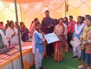 सरकार आपके द्वारा कार्यक्रम का हुआ आयोजन: हाई स्कूल के मैदान में काफी संख्या में जुटे ग्रामीण