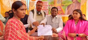 बरवाडीह प्रखंड के केचकी पंचायत में आपकी योजना, आपकी सरकार, आपके द्वार कार्यक्रम का किया गया आयोजन.
