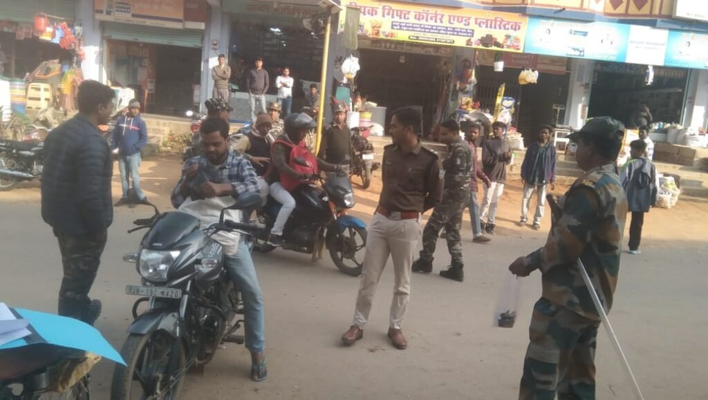 बिना हेलमेट के बाईक चलाने पर होगी कड़ी कार्रवाई आशुतोष कुमार बिना हेलमेट के बाईक चलाने पर होगी कड़ी कार्रवाई आशुतोष कुमार
