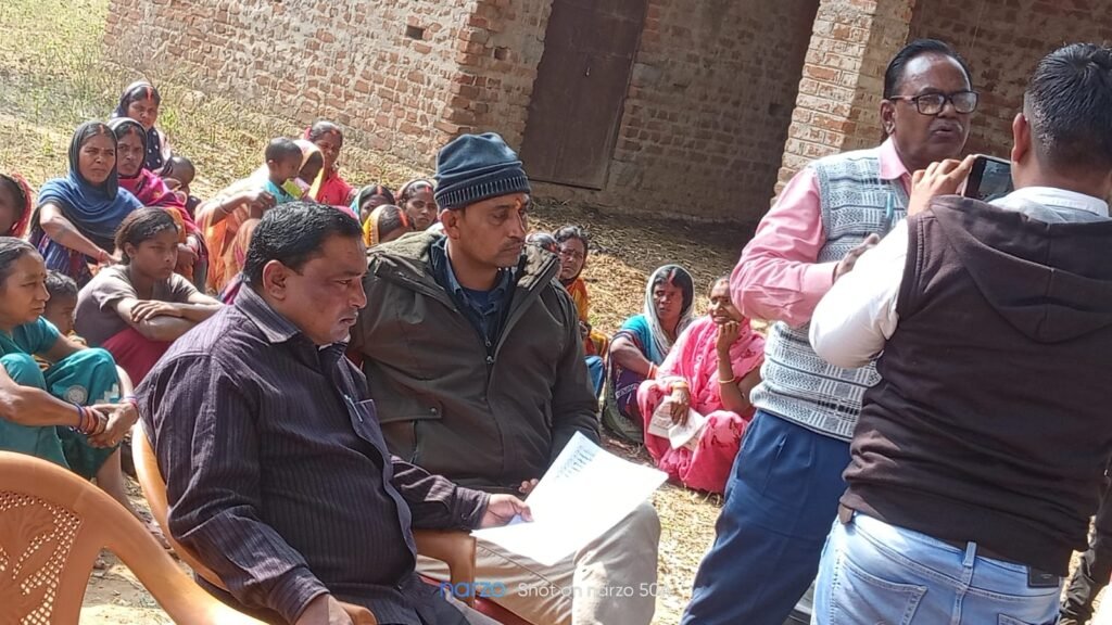 डीलर के द्वारा जुलाई और दिसंबर माह का राशन का किया गया बंदरबाट डीलर के द्वारा जुलाई और दिसंबर माह का राशन का किया गया बंदरबाट
