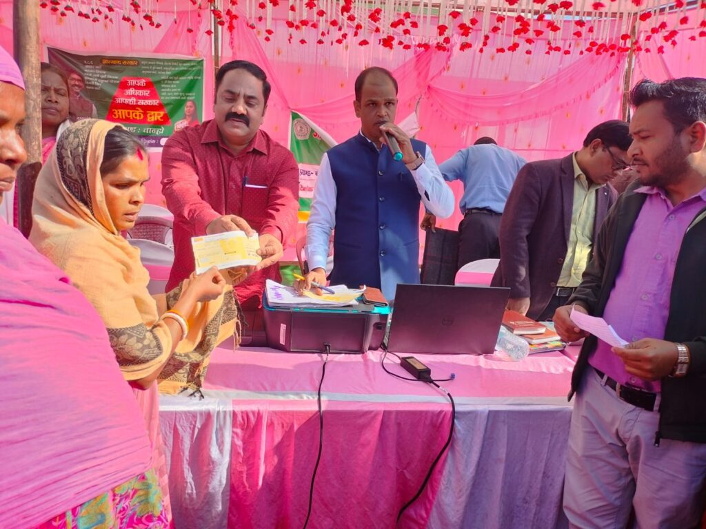योजनाओं को दिलाने में जनप्रतिनिधि मदद करें: आदिल अजीम योजनाओं को दिलाने में जनप्रतिनिधि मदद करें: आदिल अजीम