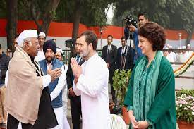 (नई दिल्ली)पार्टी स्थापना दिवस पर खडग़े ने कहा - कांग्रेस का मकसद है लोक कल्याण