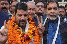 खेल मंत्रालय ने नए कुश्ती संघ की मान्यता रद्द की खेल मंत्रालय ने नए कुश्ती संघ की मान्यता रद्द की