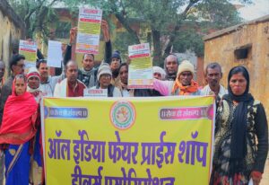 जनवितरण प्रणाली विक्रेताओं ने अनिश्चितकालीन हड़ताल पर जाने से पहले बीडीओ को सौपा ज्ञापन