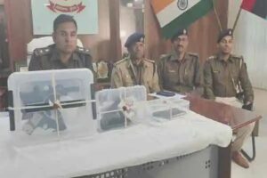 चतरा:पुलिस ने टीपीसी एरिया कमांडर सहित 2 उग्रवादियों को किया गिरफ्तार:कई हथियार बरामद