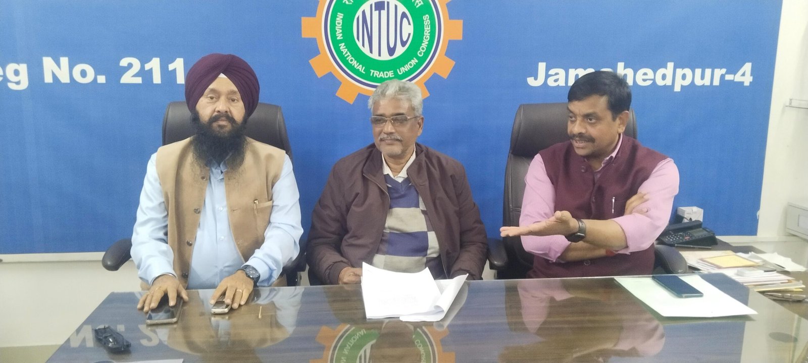मजदूर भाईयों , असली एवं नकली को पहचानिए : टाटा मोटर्स वर्कर्स यूनियन