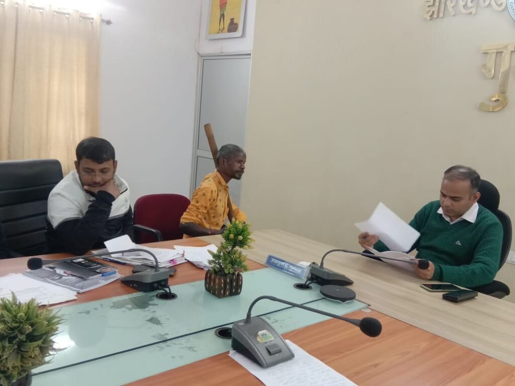 सप्ताहित जन शिकायत निवारण दिवस का हुआ आयोजन, दूर दराज से आए नागरिकों ने उपायुक्त से की मुलाकात