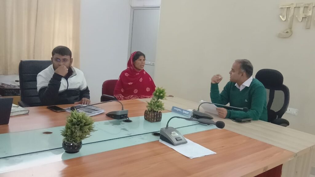 सप्ताहित जन शिकायत निवारण दिवस का हुआ आयोजन, दूर दराज से आए नागरिकों ने उपायुक्त से की मुलाकात