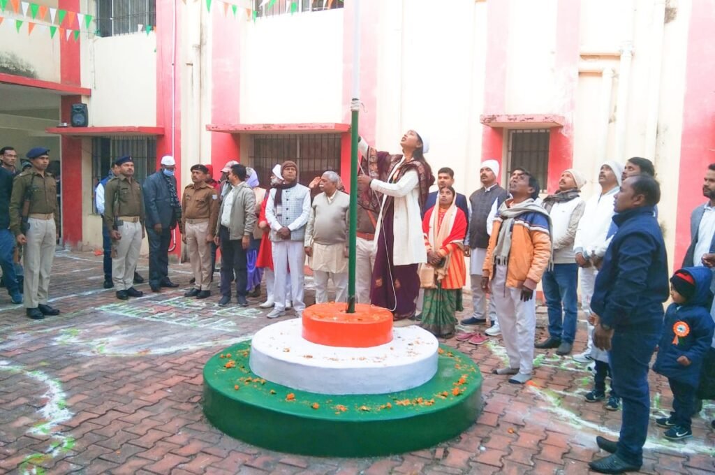 75वें गणतंत्रदिवस पर प्रखंड क्षेत्र में अमनों चैन से फहरा तिरंगा। 75वें गणतंत्रदिवस पर प्रखंड क्षेत्र में अमनों चैन से फहरा तिरंगा।