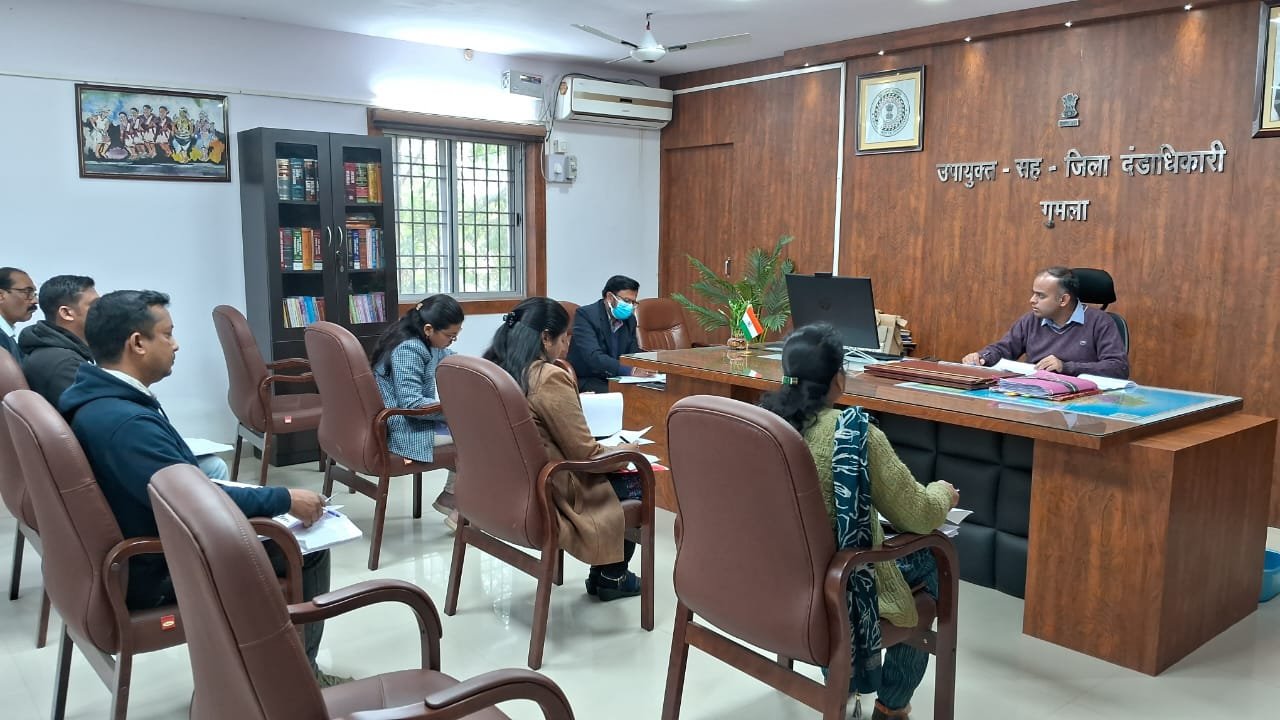 आगामी चुनाव एवं एसएसआर की तैयारियों को लेकर उपायुक्त ने की समीक्षात्मक बैठक, दिए कई आवश्यक निर्देश आगामी चुनाव एवं एसएसआर की तैयारियों को लेकर उपायुक्त ने की समीक्षात्मक बैठक, दिए कई आवश्यक निर्देश