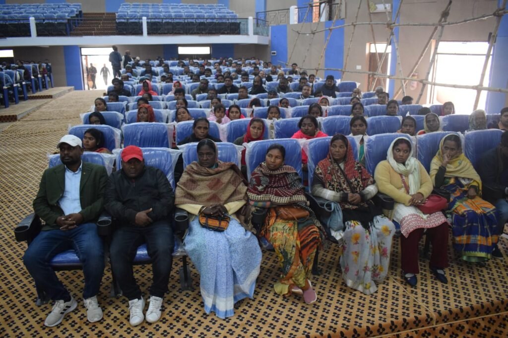 डीसी ने शासन के विकेन्द्रीयकरण में मुखिया के अहम रोल पर फोकस करते हुए कार्यों को पारदर्शी तरीके से निपटाने का पढ़ाया पाठ : शिकायतों के त्वरित निदान का दिया निर्देश