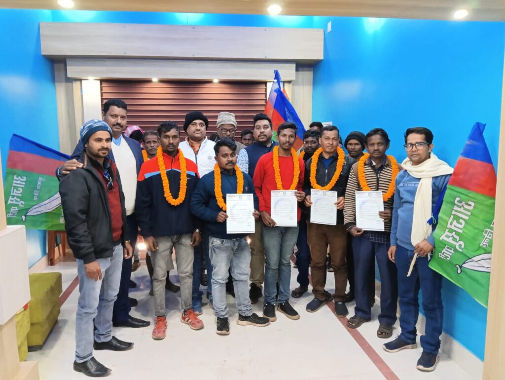 अमड़ापाड़ा मे आजसू पार्टी के केंद्रीय सचिव व कार्यकर्त्ताओं की बैठक सम्पन्न अमड़ापाड़ा मे आजसू पार्टी के केंद्रीय सचिव व कार्यकर्त्ताओं की बैठक सम्पन्न