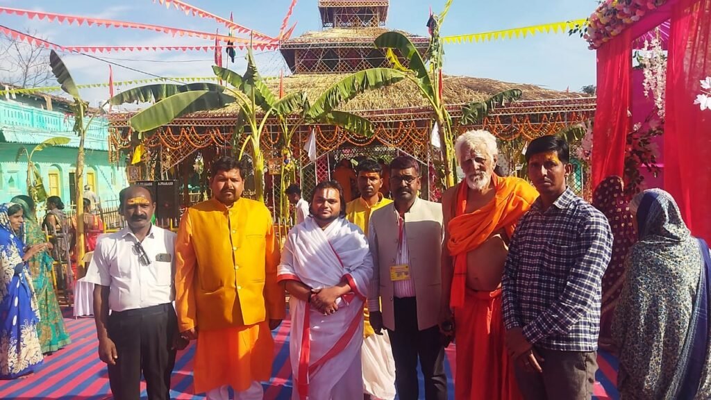 यज्ञ से हर जिव में खुशियाली और शांति का भाव उत्पन्न होता है . पुज्य रामानुज जी महराज यज्ञ से हर जिव में खुशियाली और शांति का भाव उत्पन्न होता है . पुज्य रामानुज जी महराज