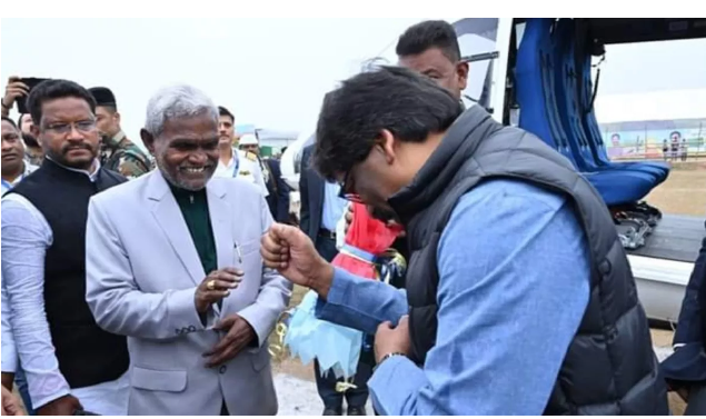 मुख्यमंत्री हेमंत सोरेन ने दिया इस्तीफा, चंपई सोरेन बनेंगे सीएम मुख्यमंत्री हेमंत सोरेन ने दिया इस्तीफा, चंपई सोरेन बनेंगे सीएम