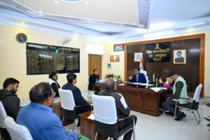 उपायुक्त द्वारा निर्वाचन से सम्बंधित राजनीतिक दलों के प्रतिनिधियों के साथ बैठक का किया गया आयोजन