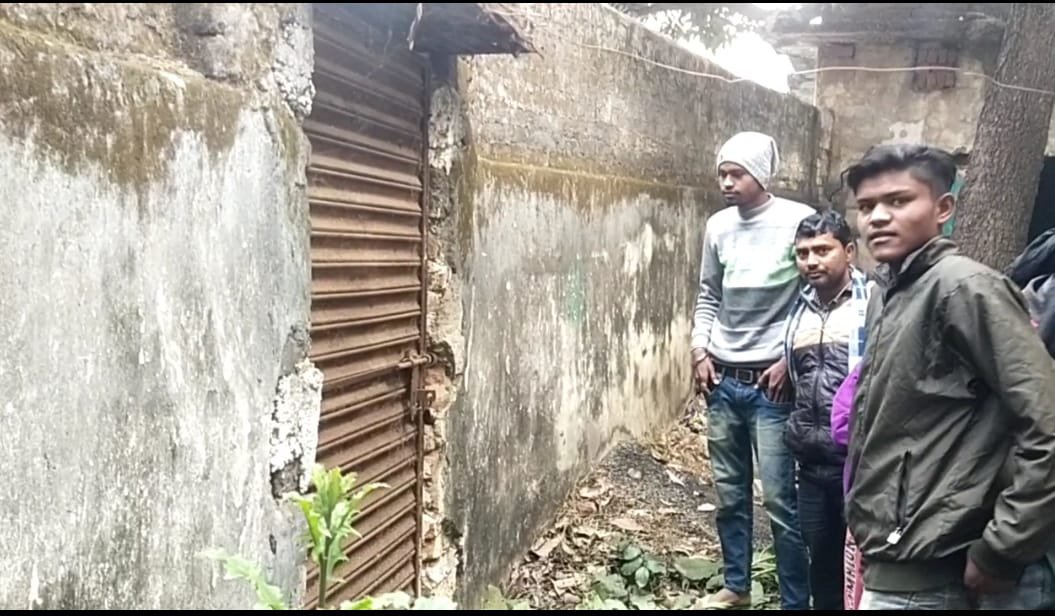नावा बाजार बस स्टैंड के समीप अज्ञात चोरों ने कम्प्लेक्स के पिछे ताला तोड़ा नावा बाजार बस स्टैंड के समीप अज्ञात चोरों ने कम्प्लेक्स के पिछे ताला तोड़ा