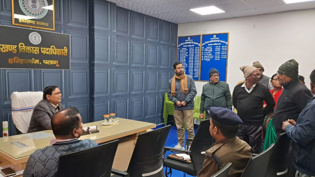 अंतिम व्यक्ति तक कल्याणकारी योजनाओं का लाभ पहुंचने से बेहतर होगा पलामू: आयुक्त अंतिम व्यक्ति तक कल्याणकारी योजनाओं का लाभ पहुंचने से बेहतर होगा पलामू: आयुक्त